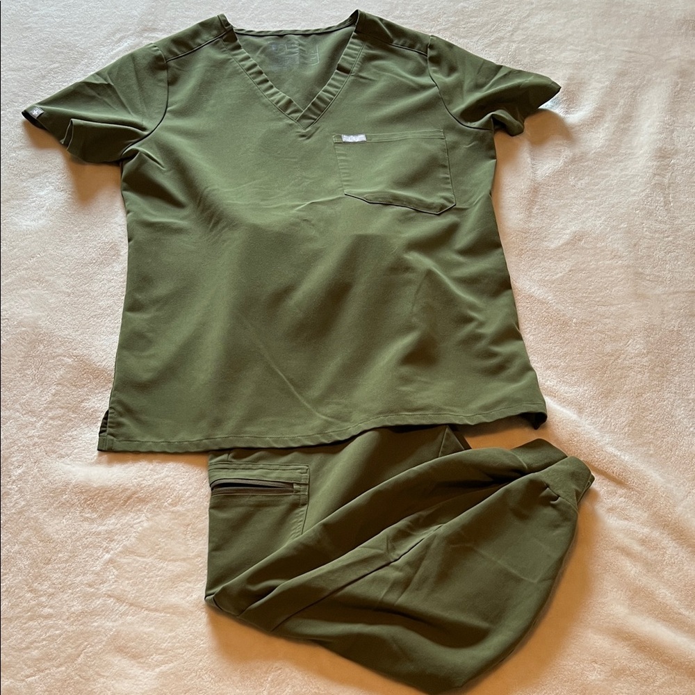 Figs Olive Green Women's Scrub Set